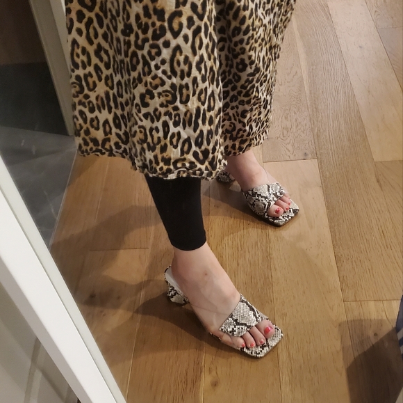 Snake print slide - Picture 3 of 5